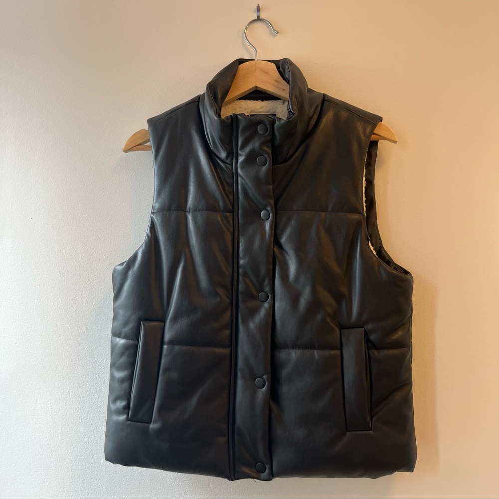 Free shipping! Ci Sono Black Vegan Leather Puffer Vest - Sherpa Lining - Medium